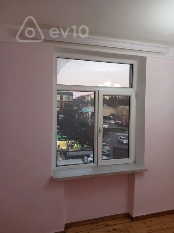 Kirayə verilir 2 otaqlı köhnə tikili 48 m²