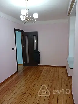 Kirayə verilir 2 otaqlı köhnə tikili 48 m²