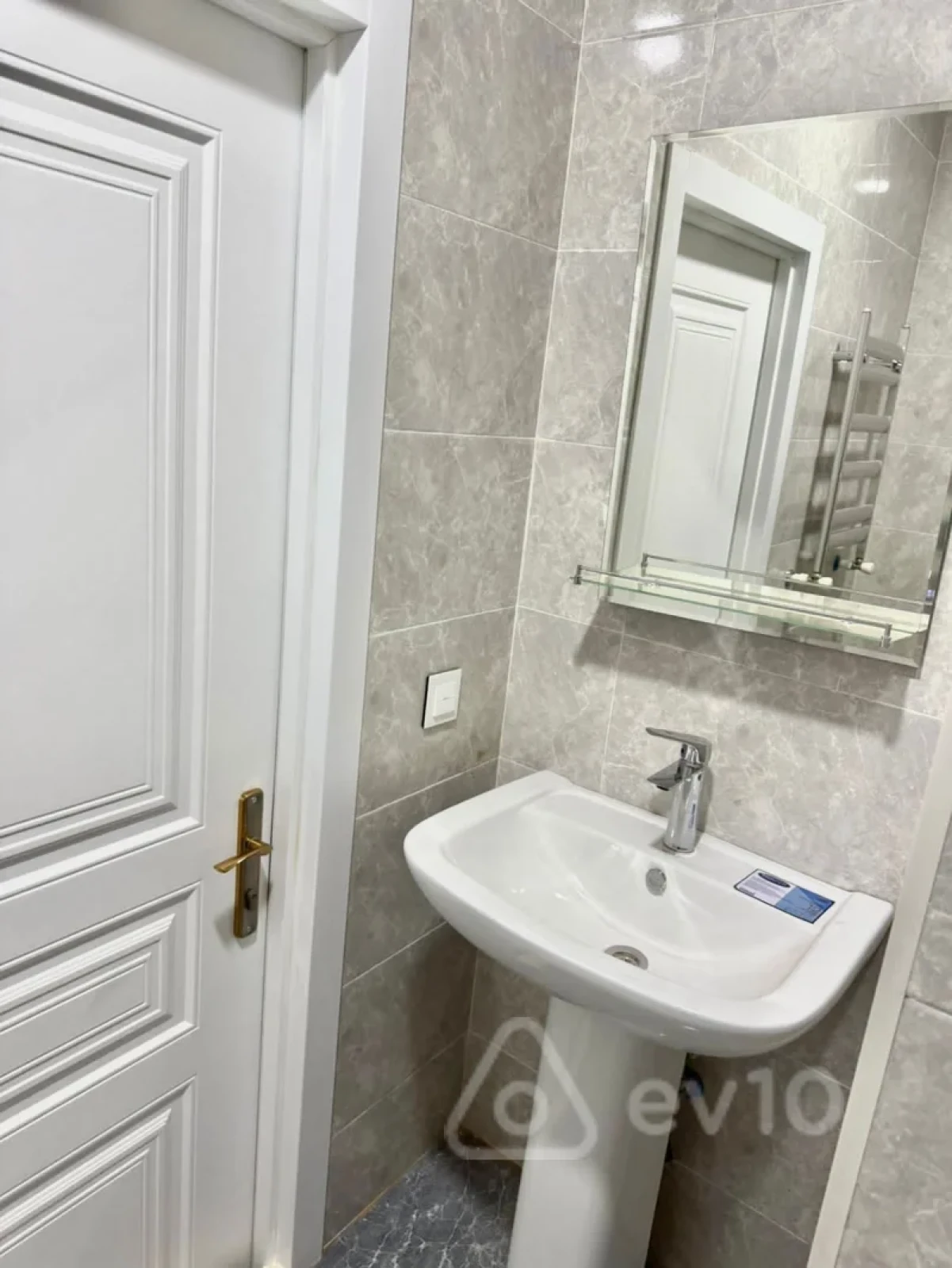 Kirayə verilir 4 otaqlı yeni tikili 90 m²