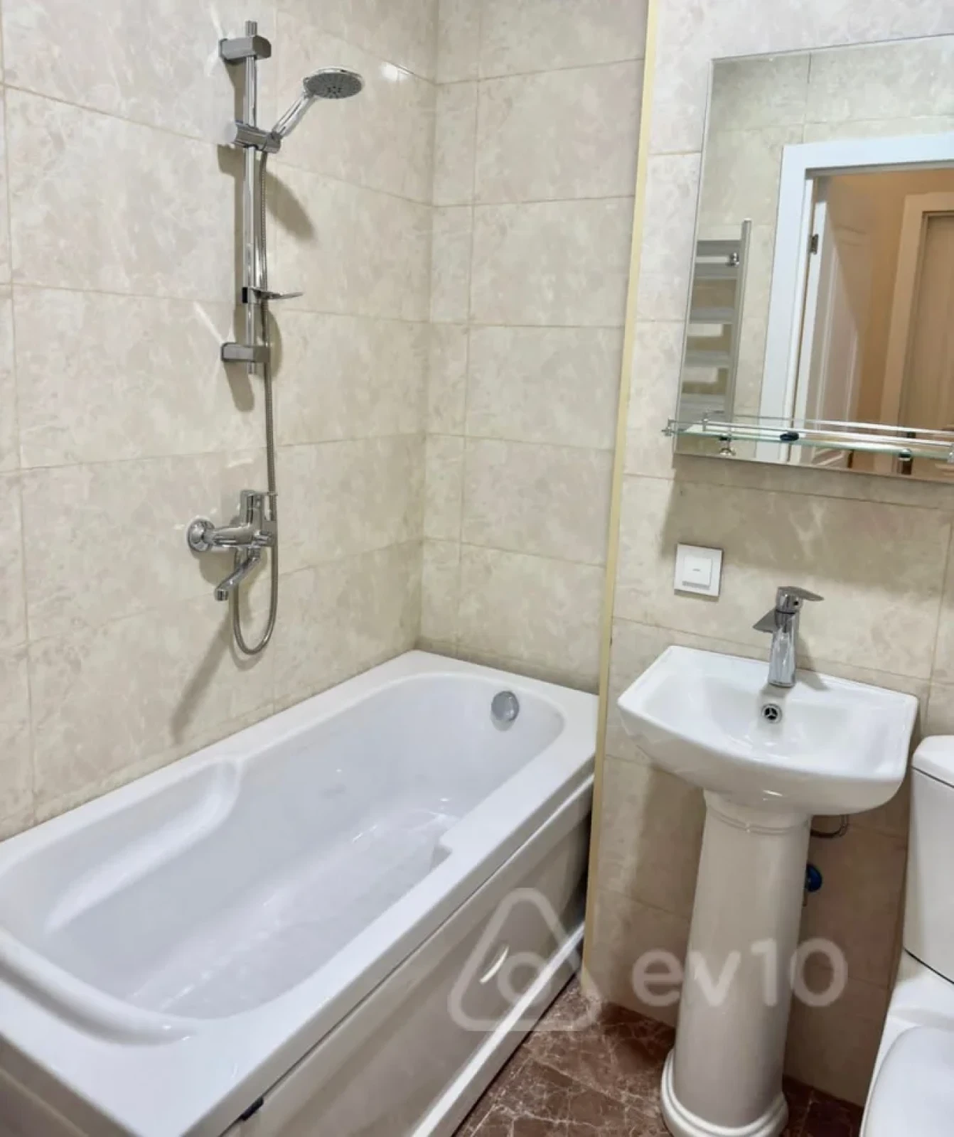 Kirayə verilir 4 otaqlı yeni tikili 90 m²
