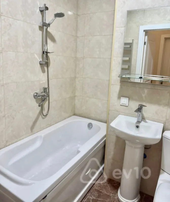 Kirayə verilir 4 otaqlı yeni tikili 90 m²