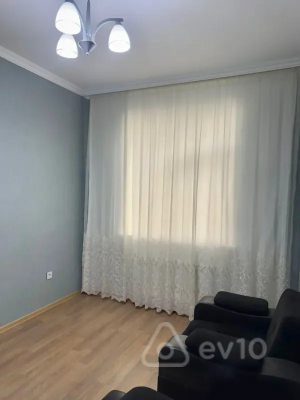 Kirayə verilir 4 otaqlı yeni tikili 90 m²