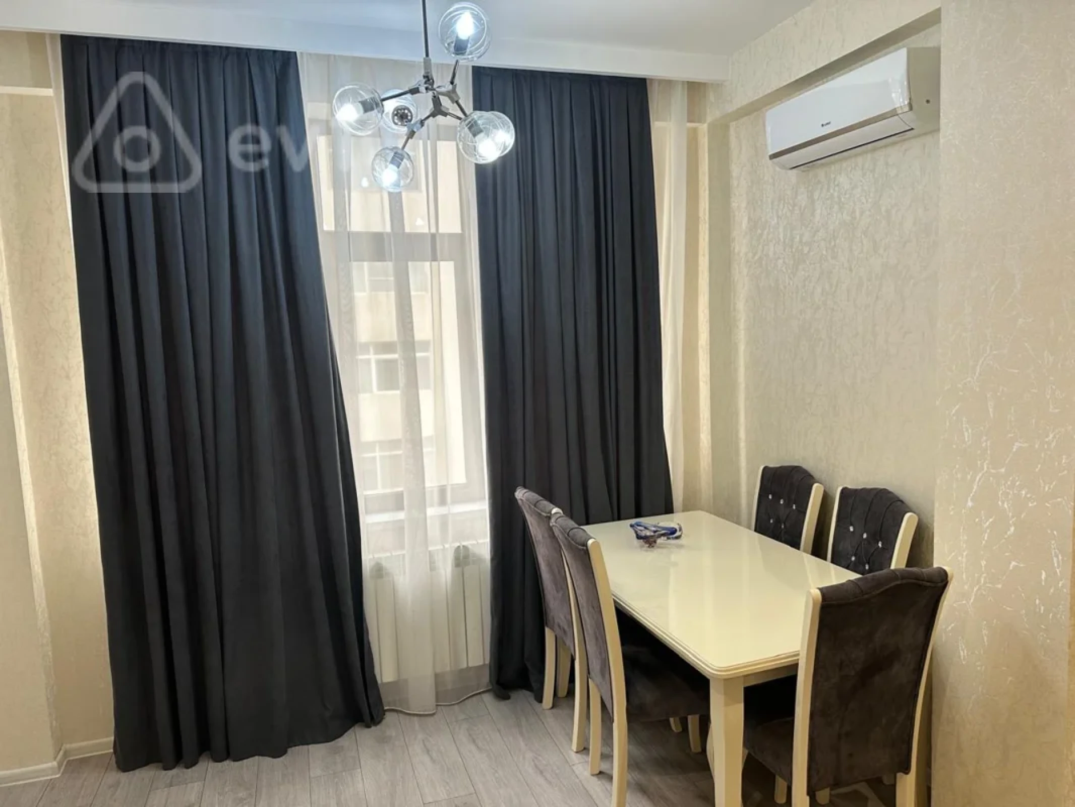 Kirayə verilir 2 otaqlı yeni tikili 110 m²