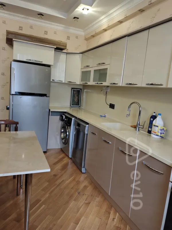 Kirayə verilir 2 otaqlı yeni tikili 81 m²