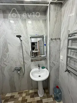 Kirayə verilir 2 otaqlı yeni tikili 70 m²