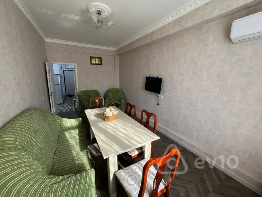 Kirayə verilir 2 otaqlı yeni tikili 70 m²