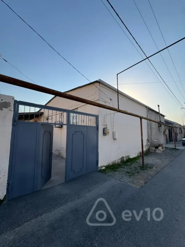 Satılır 3 otaqlı həyət evi 100 m²