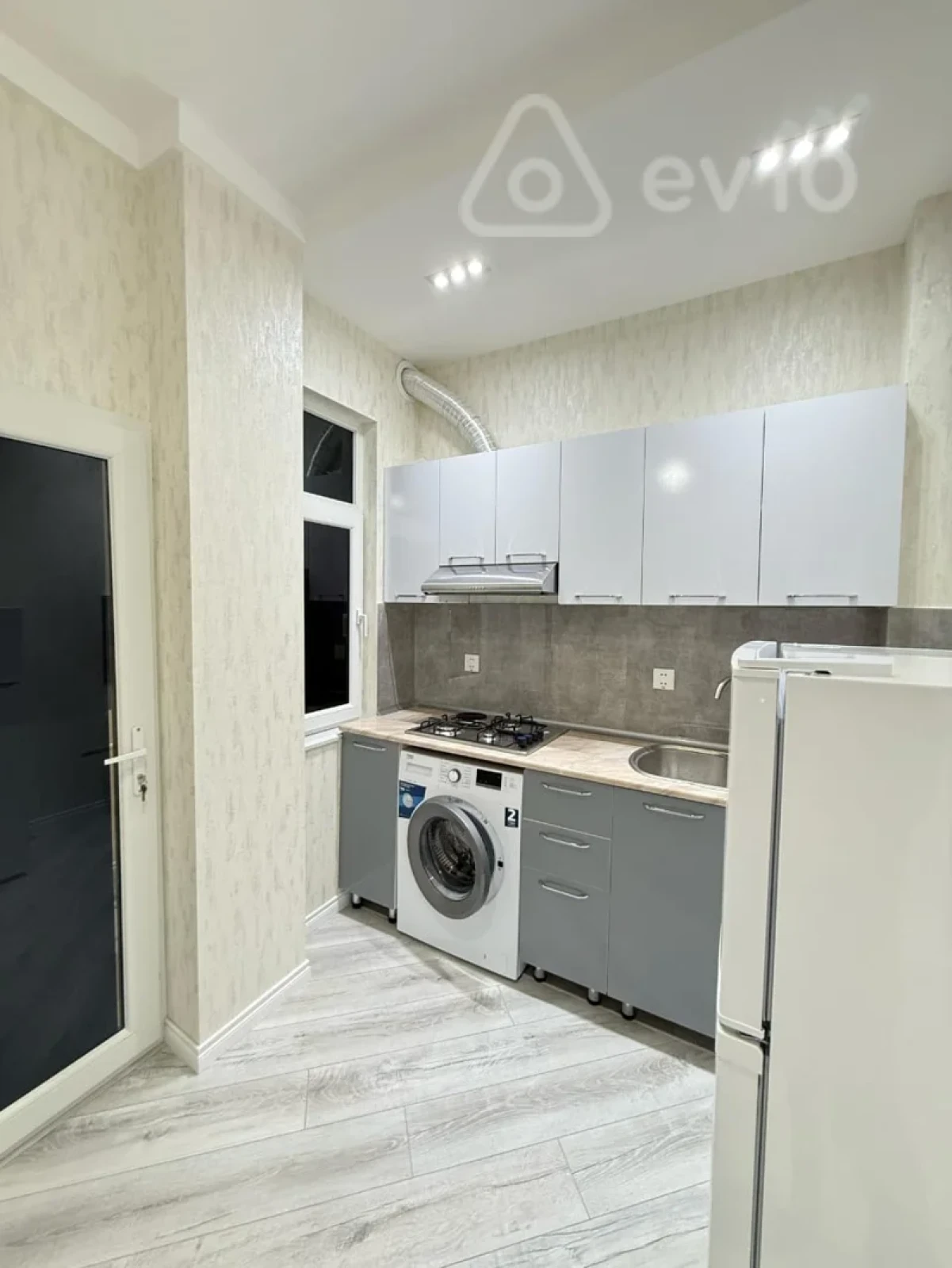 Kirayə verilir 2 otaqlı yeni tikili 65 m²