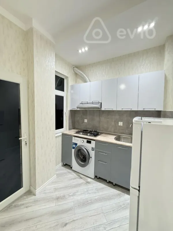 Kirayə verilir 2 otaqlı yeni tikili 65 m²