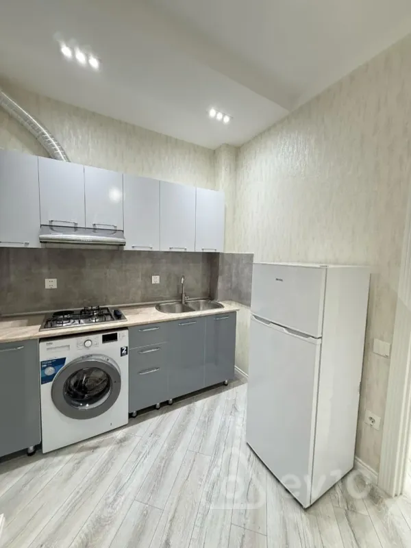 Kirayə verilir 2 otaqlı yeni tikili 65 m²