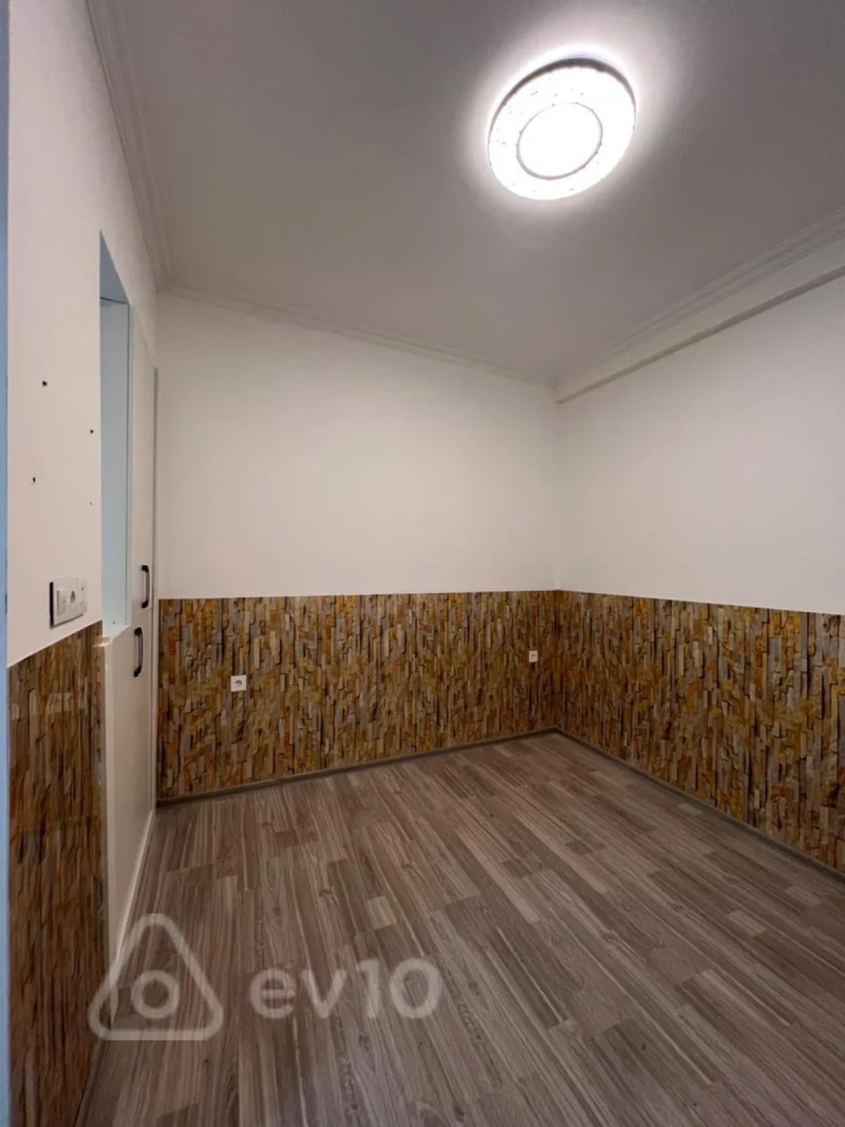 Satılır 1 otaqlı köhnə tikili 18 m²