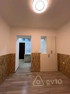 Satılır 1 otaqlı köhnə tikili 18 m²