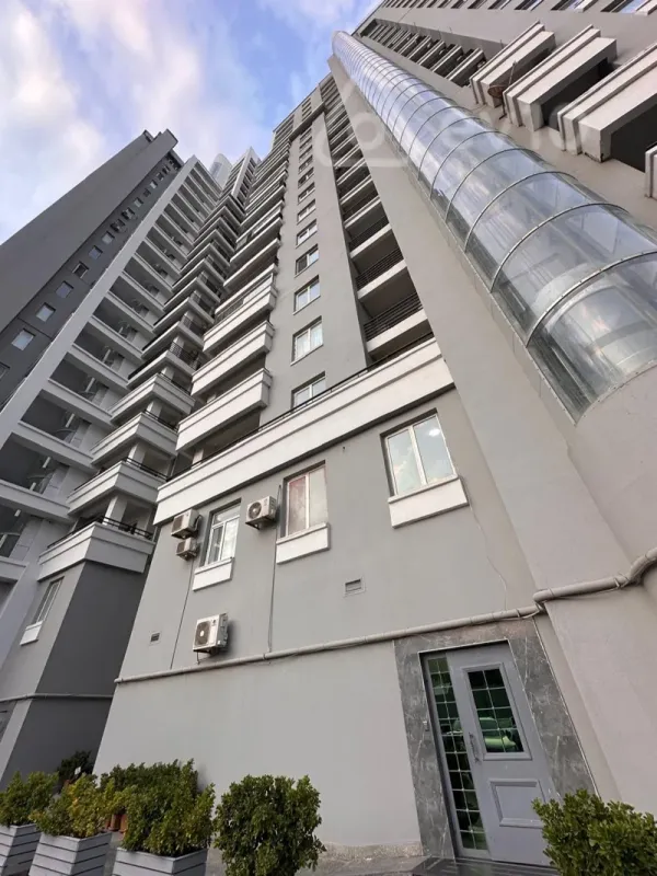 Kirayə verilir 3 otaqlı yeni tikili 200 m²