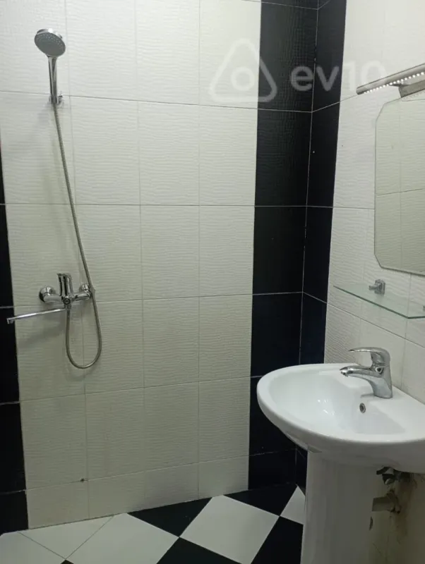 Kirayə verilir 2 otaqlı yeni tikili 65 m²