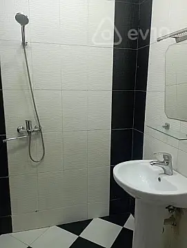 Kirayə verilir 2 otaqlı yeni tikili 65 m²