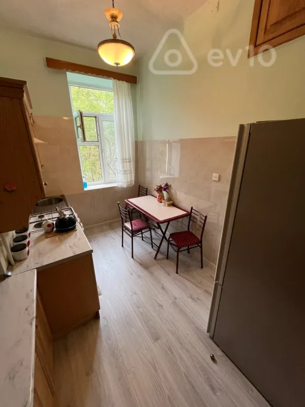 Kirayə verilir 3 otaqlı köhnə tikili 120 m²