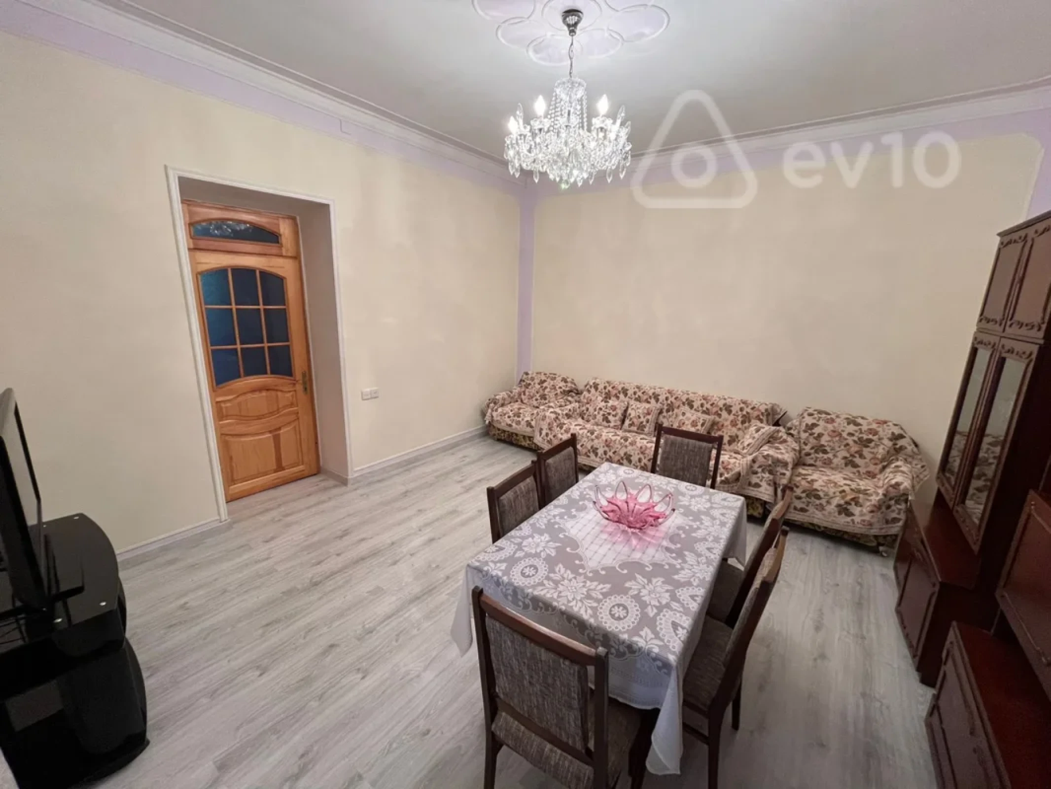 Kirayə verilir 3 otaqlı köhnə tikili 120 m²