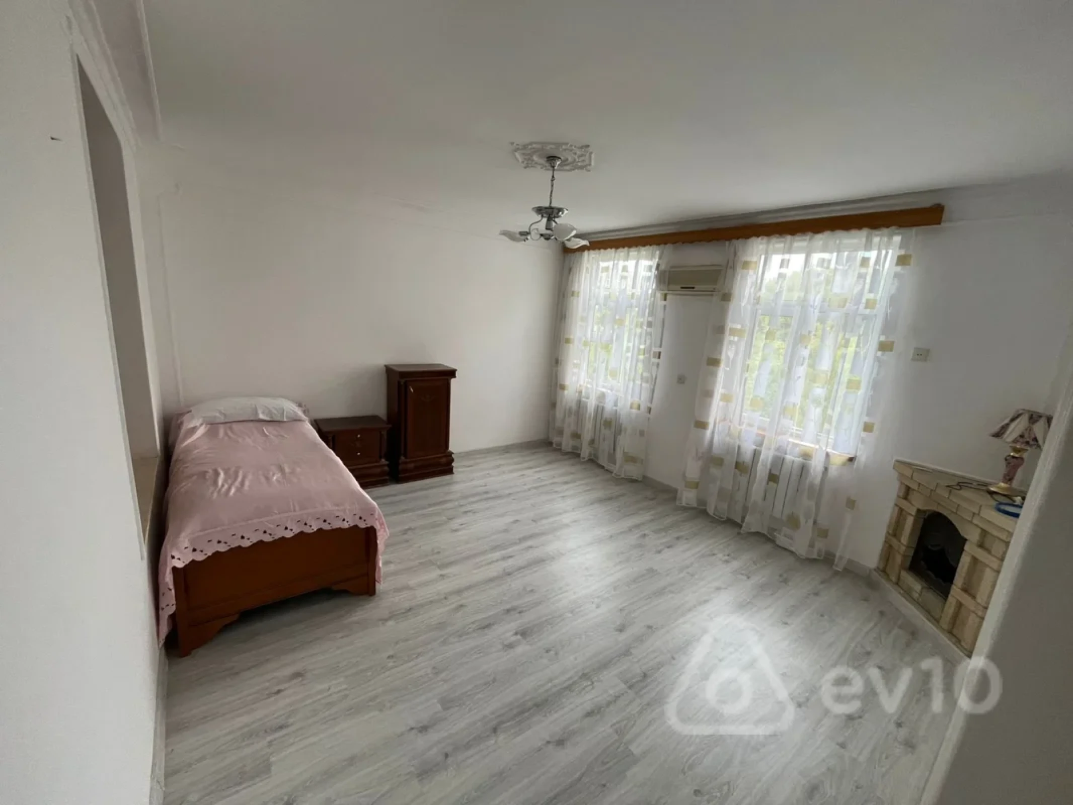 Kirayə verilir 3 otaqlı köhnə tikili 120 m²