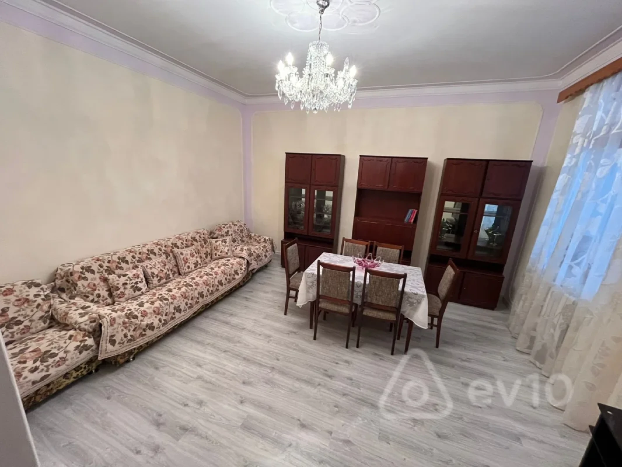 Kirayə verilir 3 otaqlı köhnə tikili 120 m²