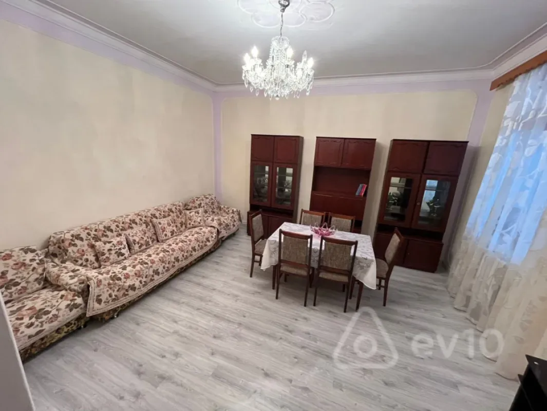 Kirayə verilir 3 otaqlı köhnə tikili 120 m²