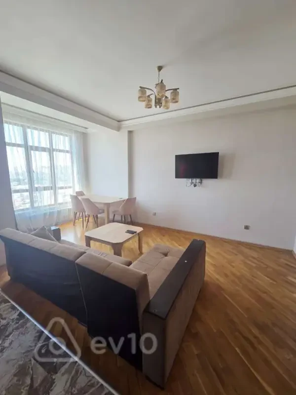 Kirayə verilir 2 otaqlı yeni tikili 80 m²