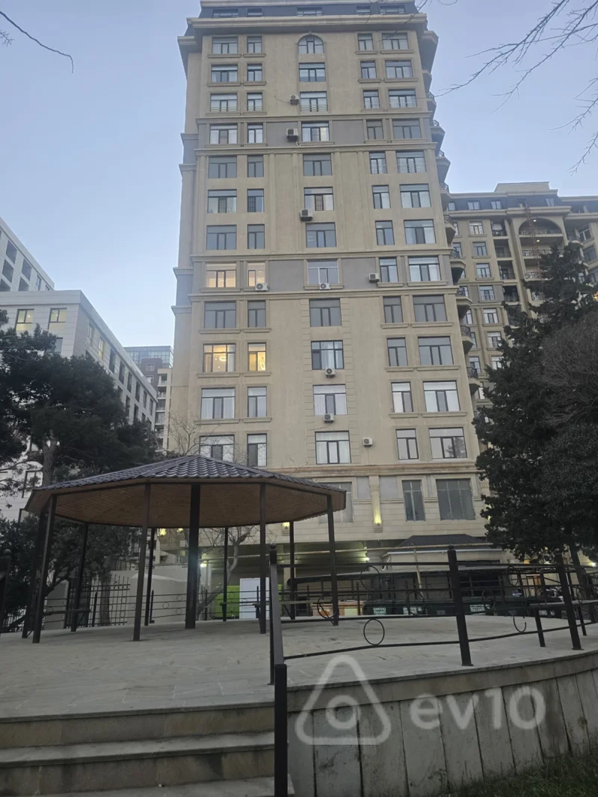 Kirayə verilir 3 otaqlı yeni tikili 114 m²