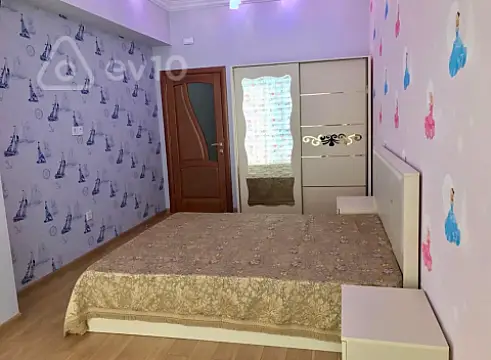 Kirayə verilir 4 otaqlı yeni tikili 181 m²