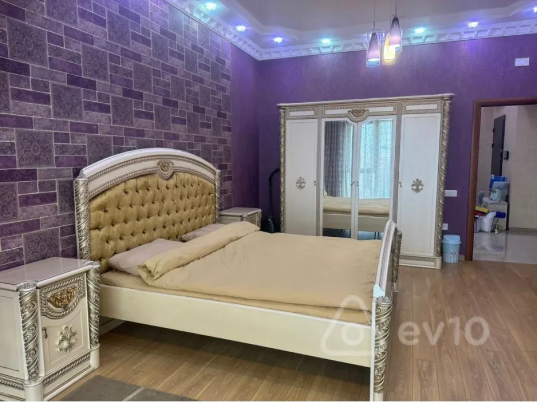 Kirayə verilir 4 otaqlı yeni tikili 181 m²