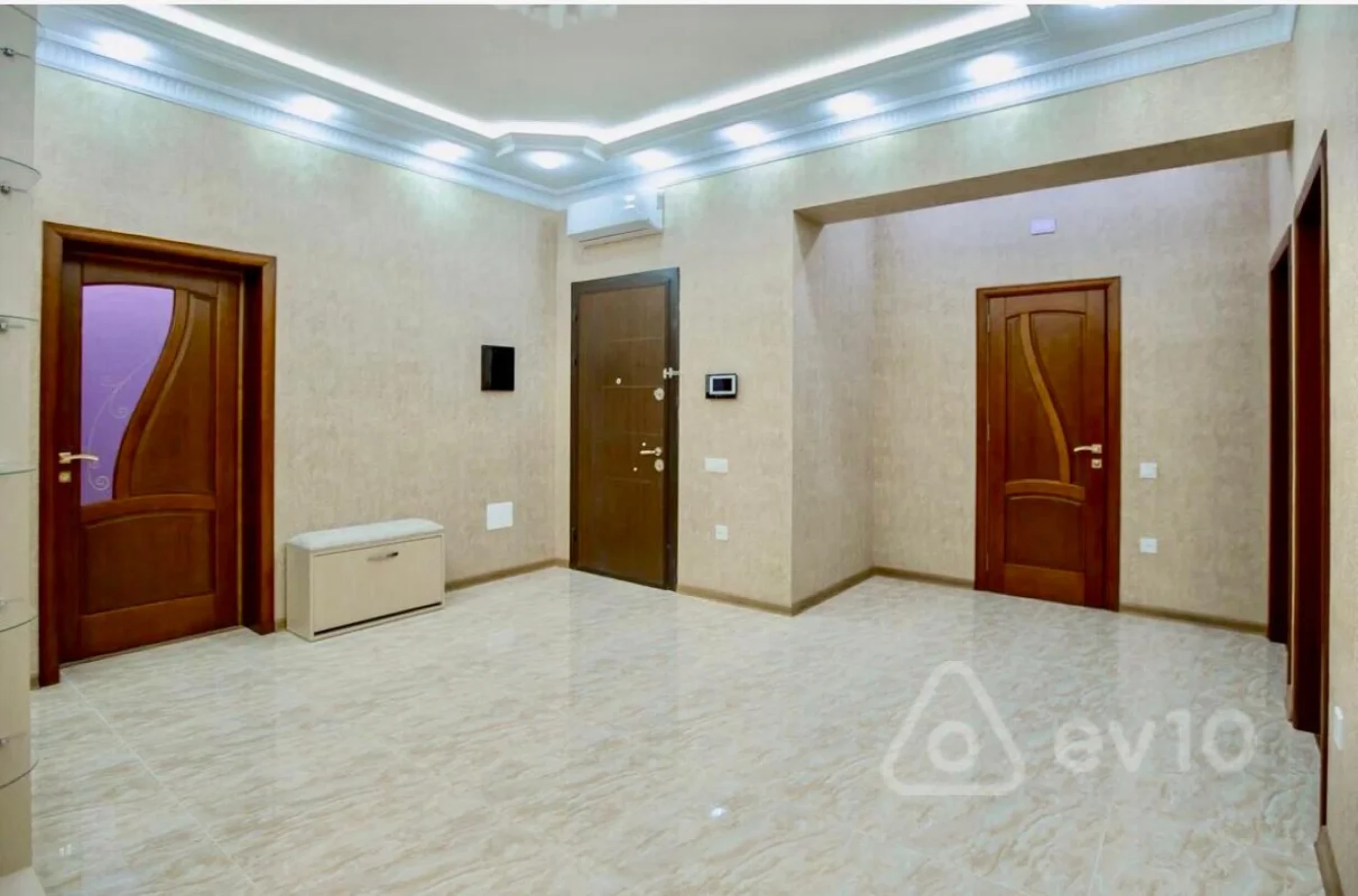 Kirayə verilir 4 otaqlı yeni tikili 181 m²
