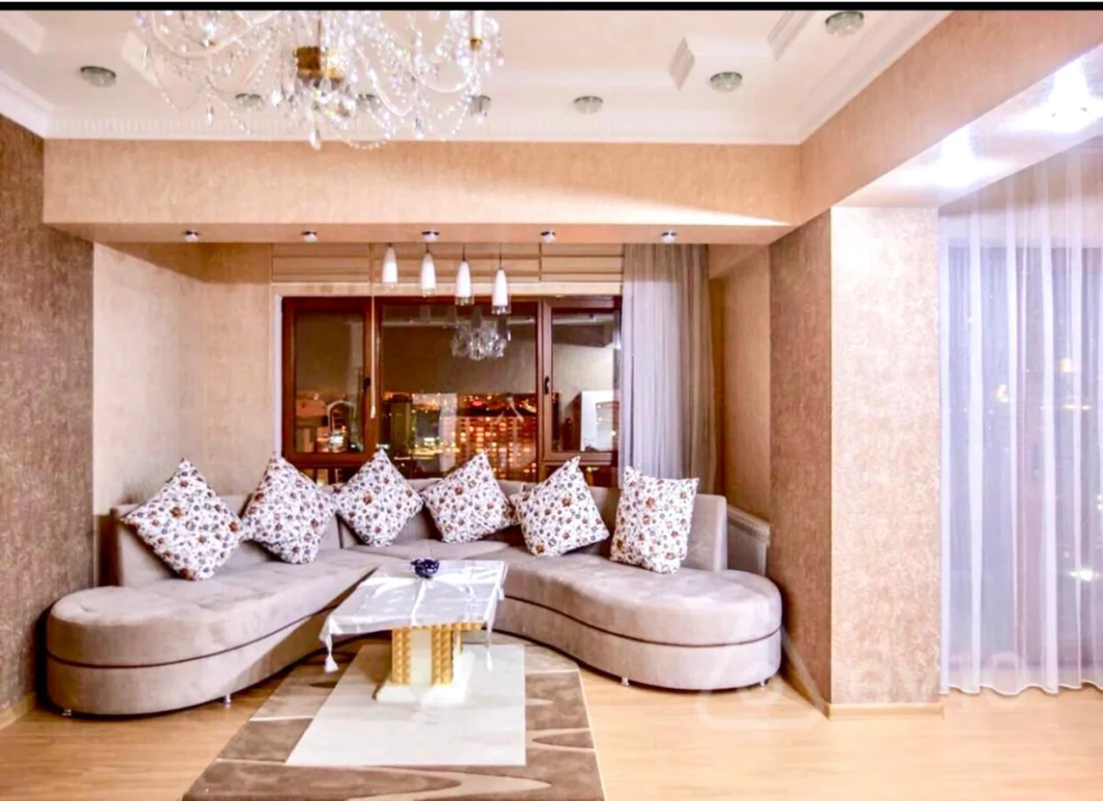 Kirayə verilir 4 otaqlı yeni tikili 181 m²