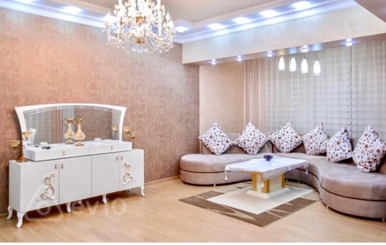 Kirayə verilir 4 otaqlı yeni tikili 181 m²