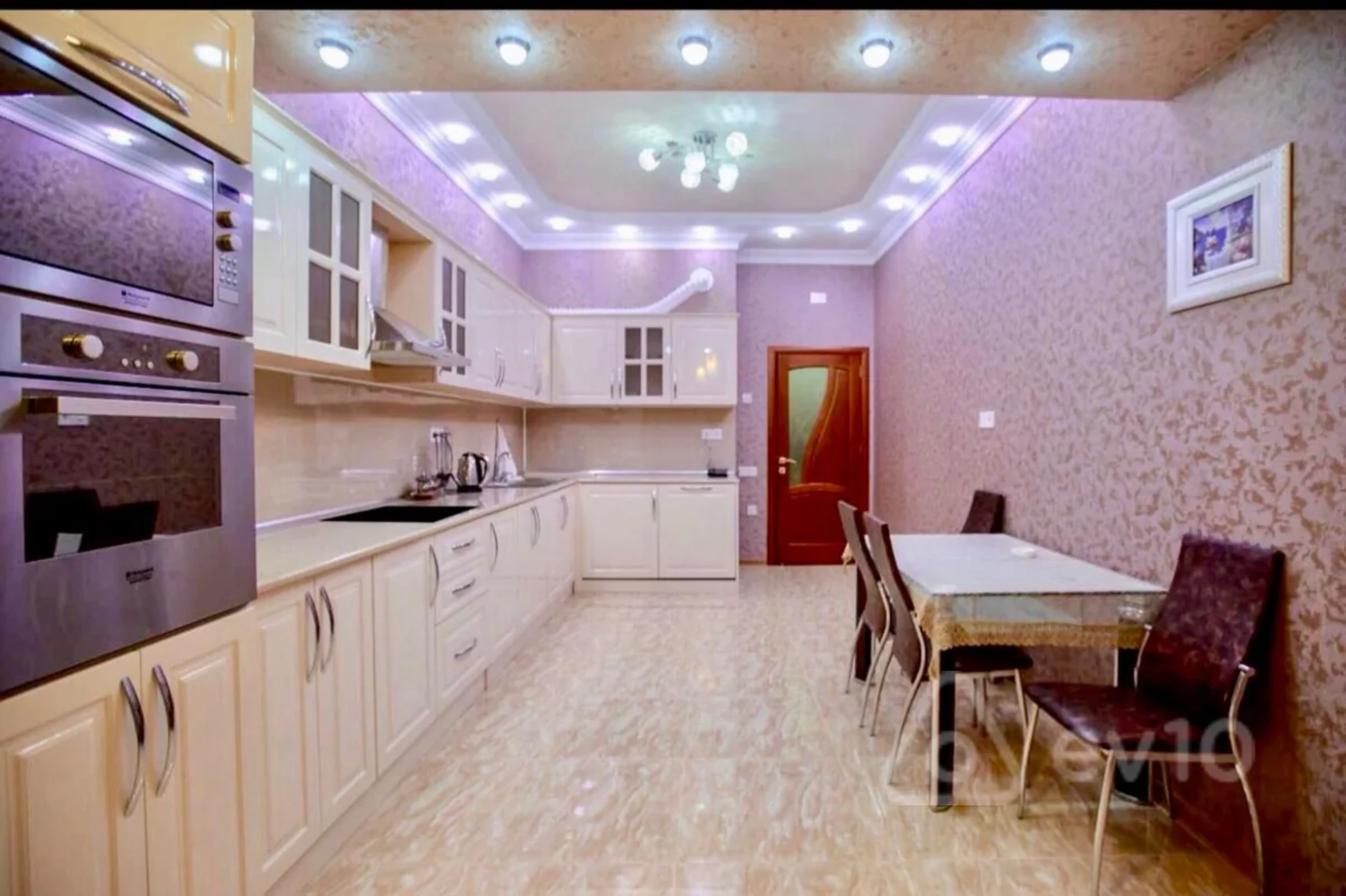 Kirayə verilir 4 otaqlı yeni tikili 181 m²