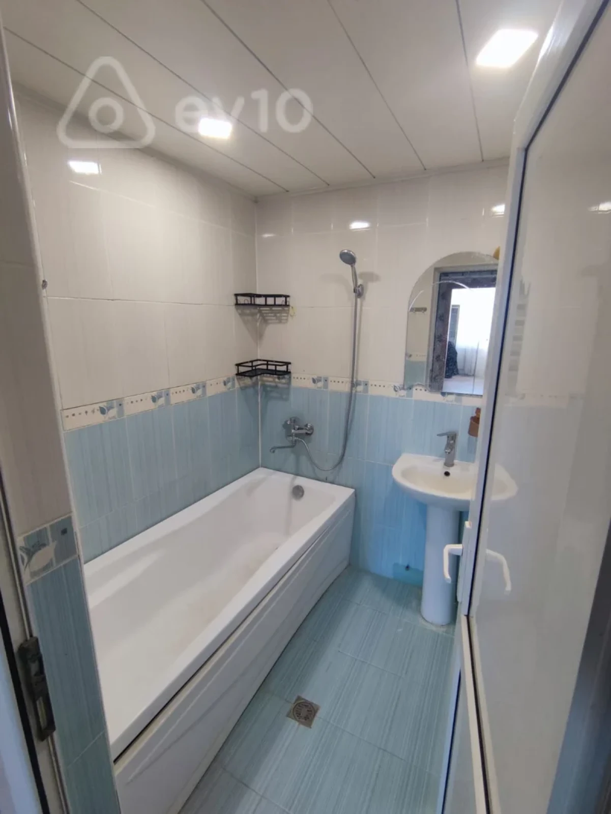 Kirayə verilir 3 otaqlı yeni tikili 120 m²