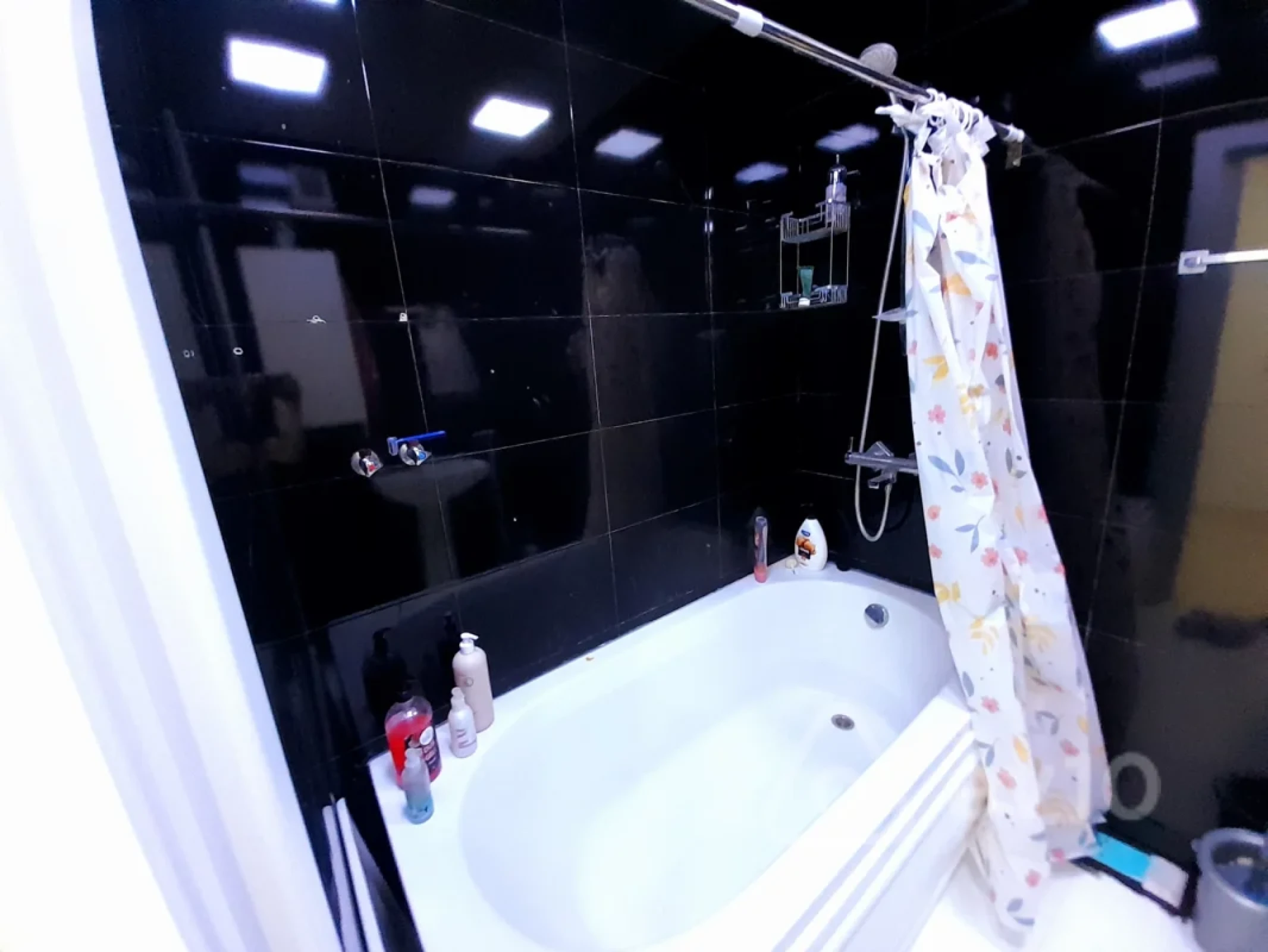 Kirayə verilir 2 otaqlı yeni tikili 75 m²