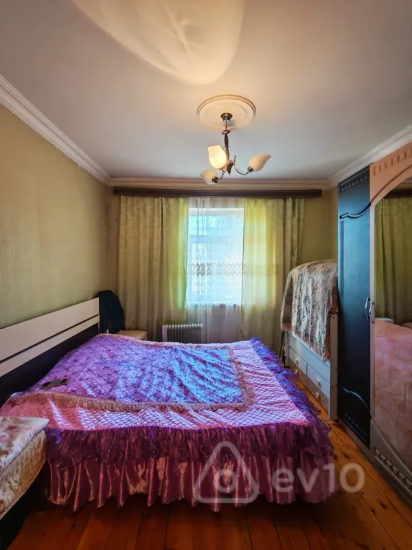 Satılır 2 otaqlı köhnə tikili 60 m²