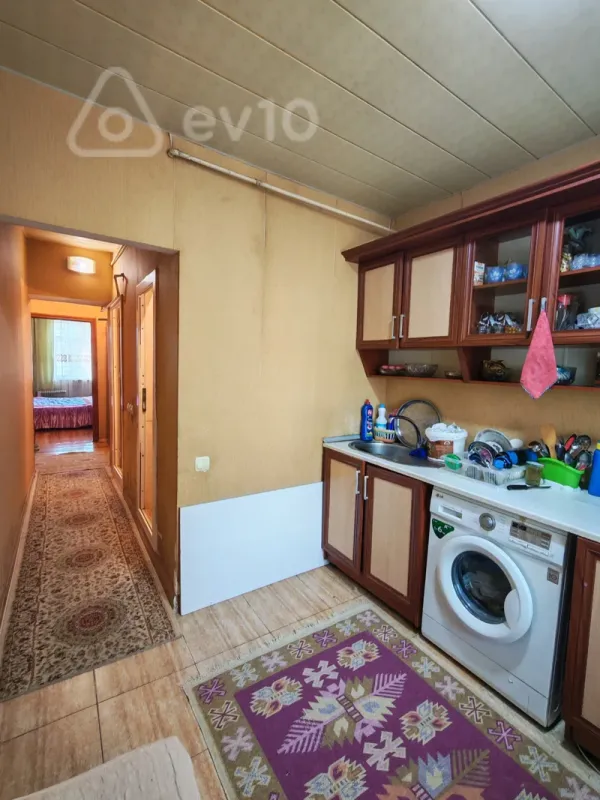 Satılır 2 otaqlı köhnə tikili 60 m²