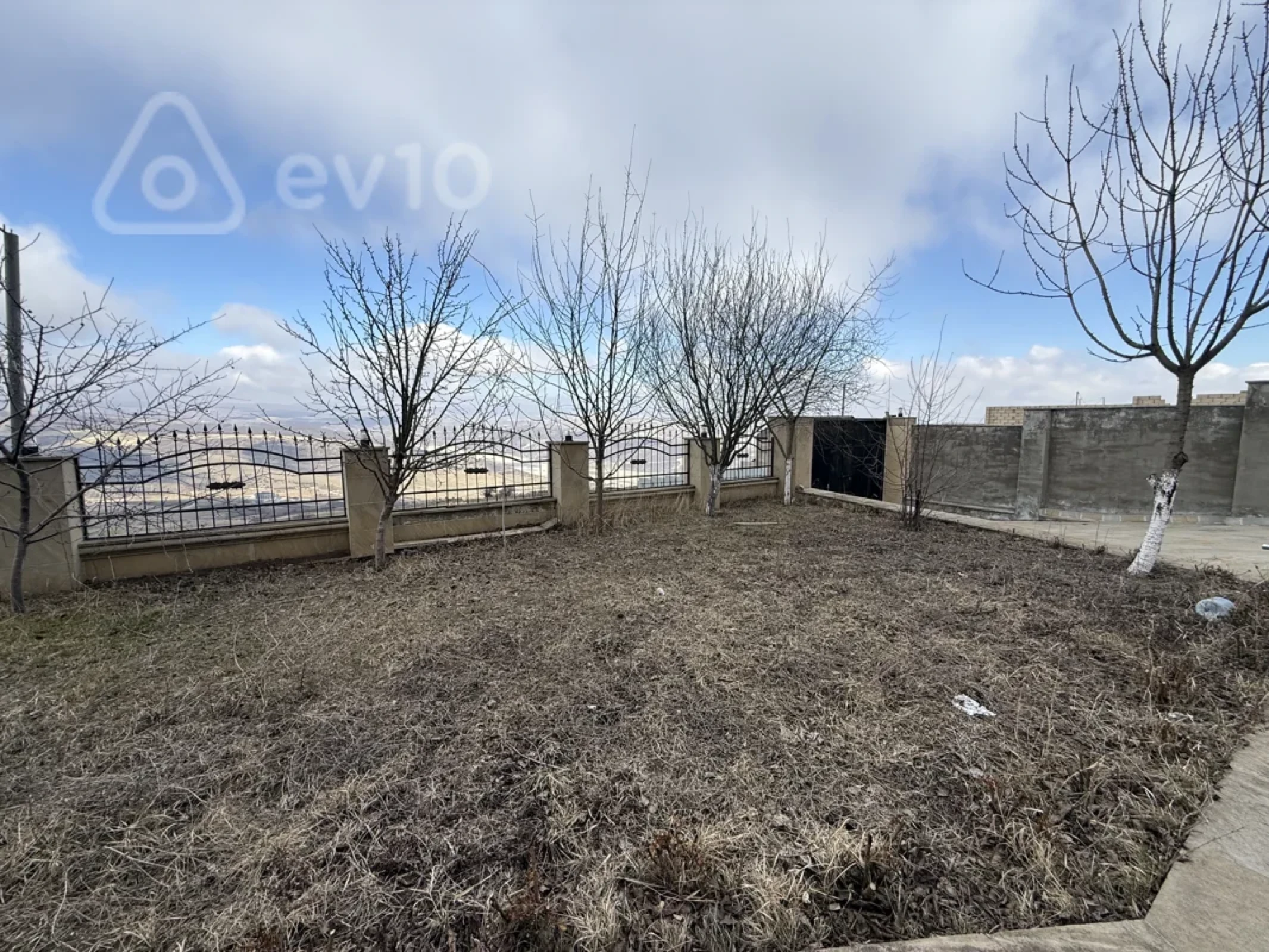 Satılır 4 otaqlı həyət evi 5 m²