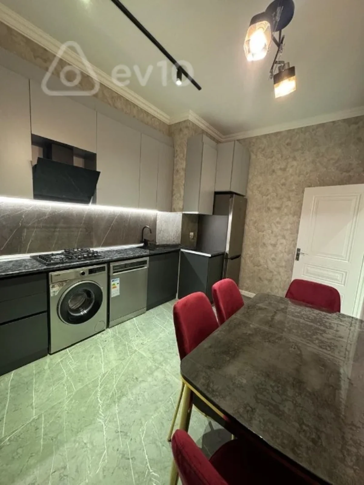 Kirayə verilir 2 otaqlı yeni tikili 80 m²