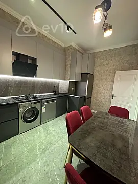 Kirayə verilir 2 otaqlı yeni tikili 80 m²