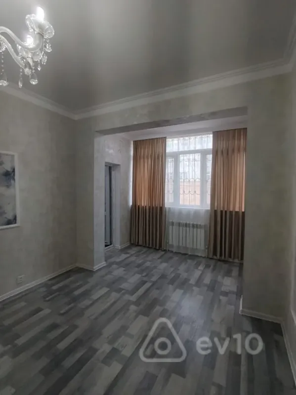 Satılır 3 otaqlı köhnə tikili 75 m²