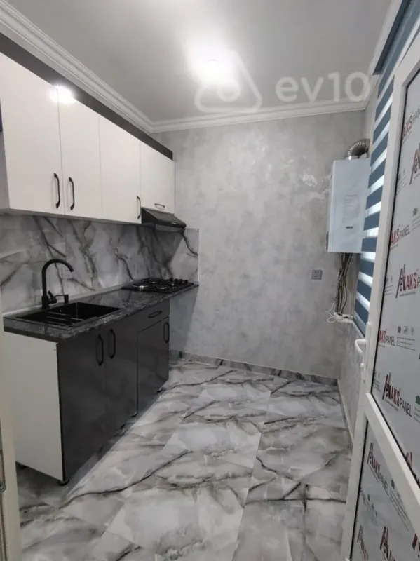 Satılır 3 otaqlı köhnə tikili 75 m²