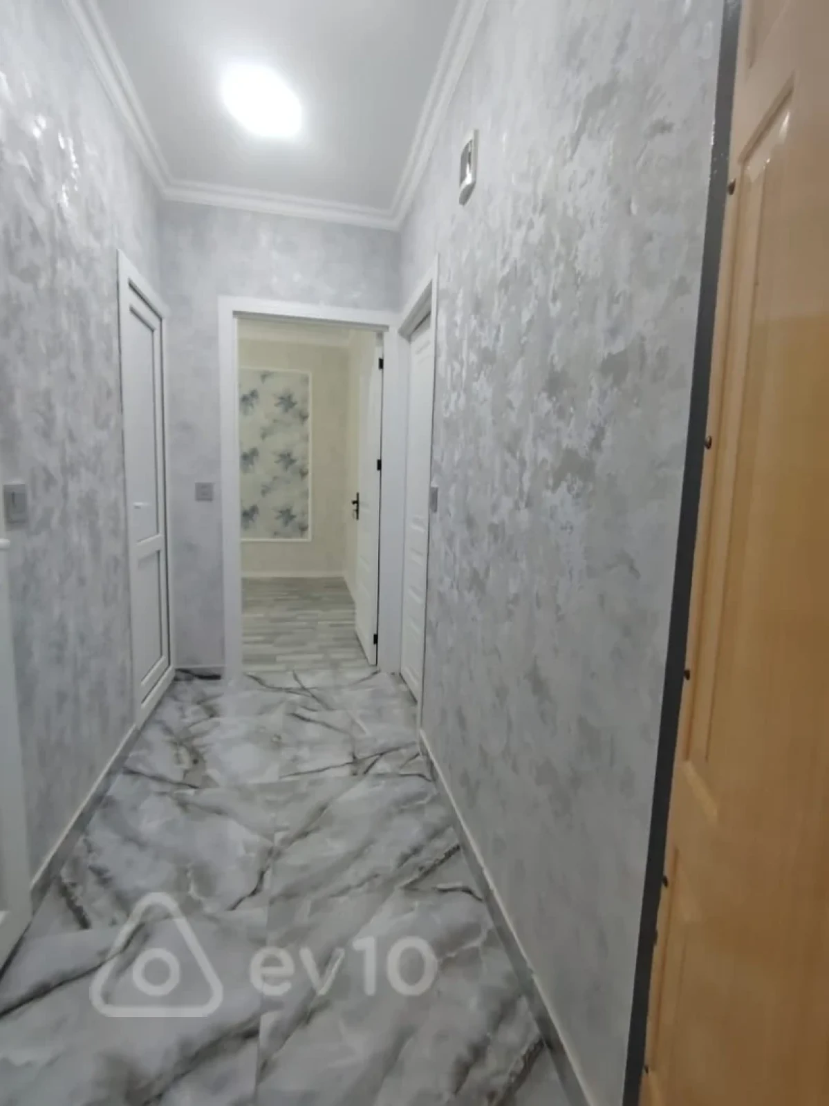 Satılır 3 otaqlı köhnə tikili 75 m²