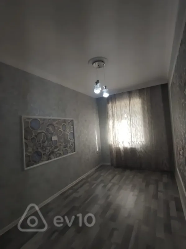 Satılır 3 otaqlı köhnə tikili 75 m²