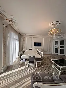 Kirayə verilir 4 otaqlı yeni tikili 200 m²