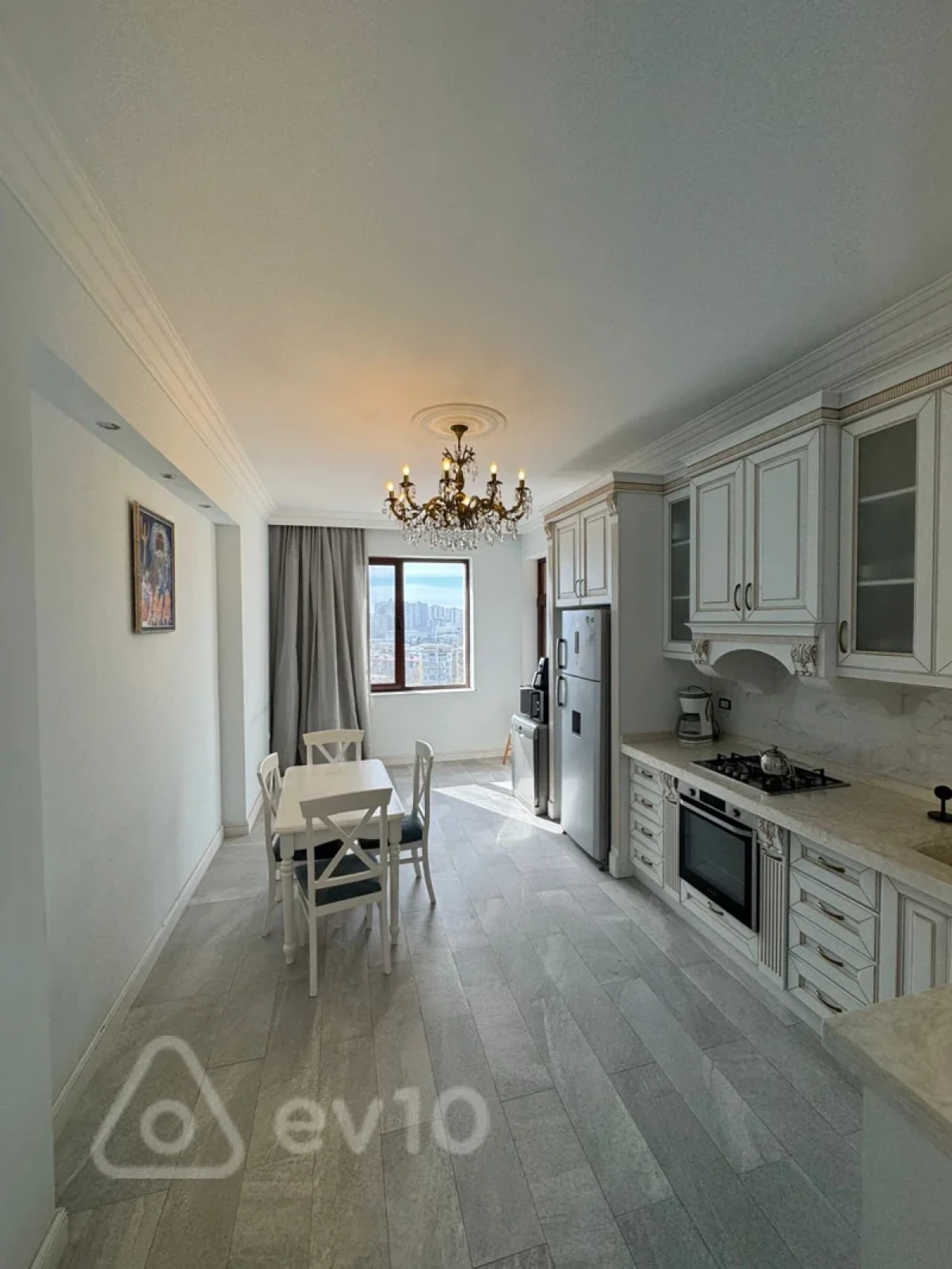 Kirayə verilir 4 otaqlı yeni tikili 200 m²