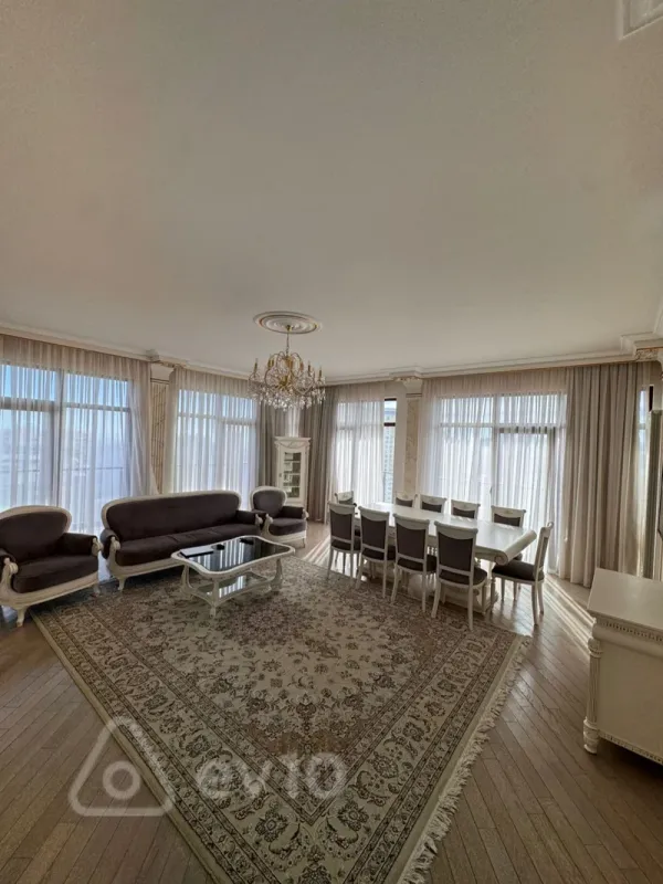 Kirayə verilir 4 otaqlı yeni tikili 200 m²