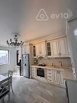 Kirayə verilir 4 otaqlı yeni tikili 200 m²
