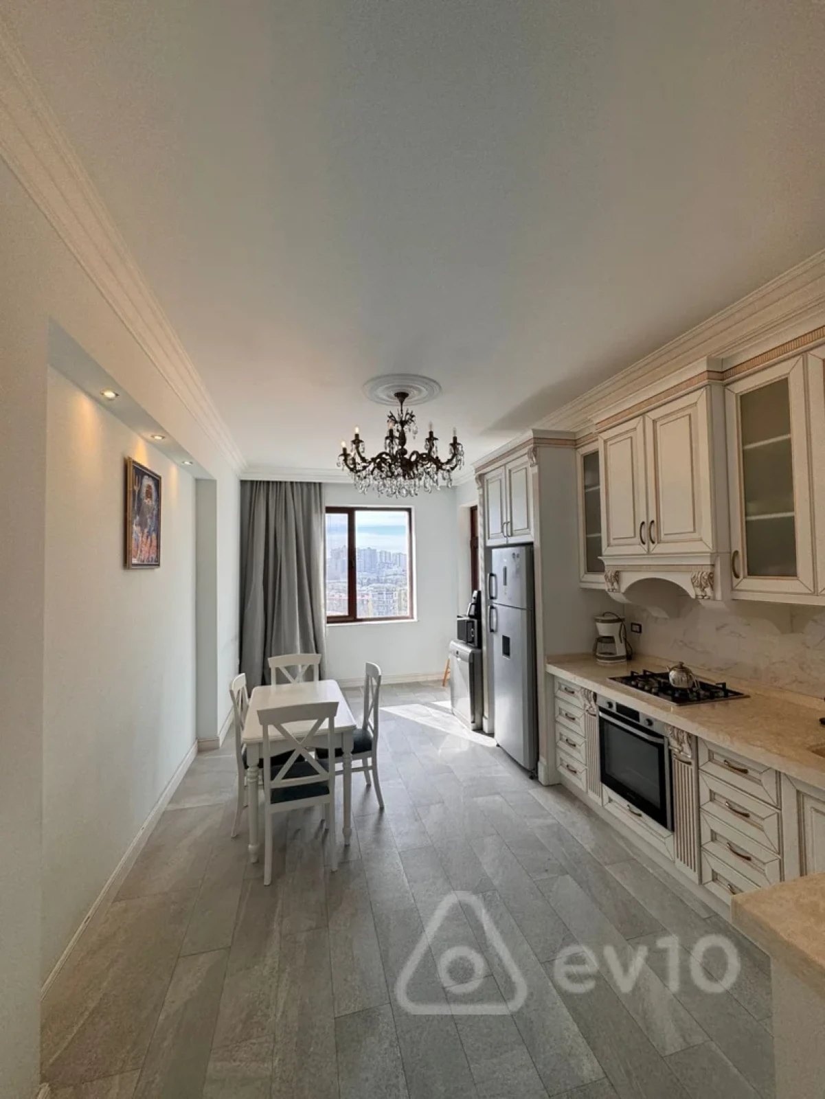 Kirayə verilir 4 otaqlı yeni tikili 200 m²