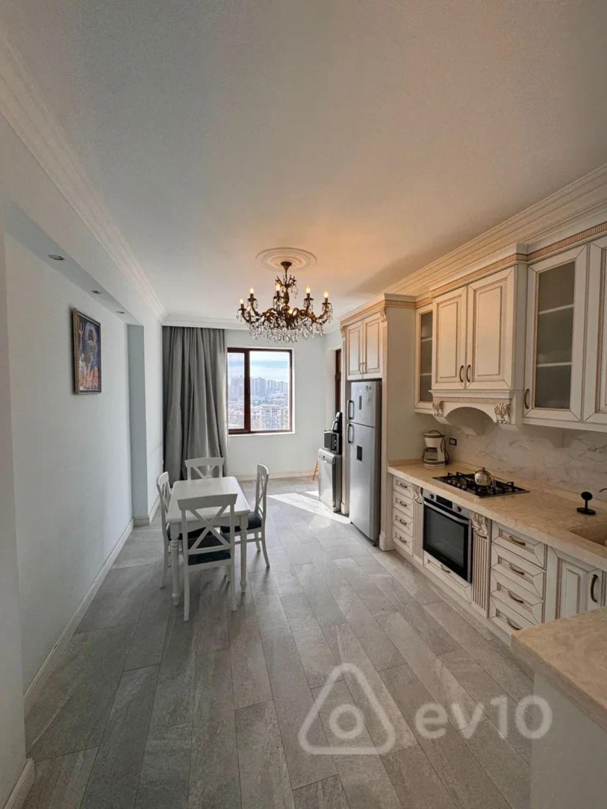 Kirayə verilir 4 otaqlı yeni tikili 200 m²