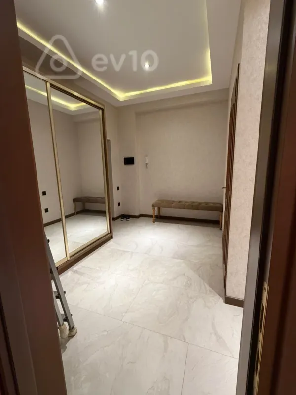 Kirayə verilir 2 otaqlı yeni tikili 83 m²